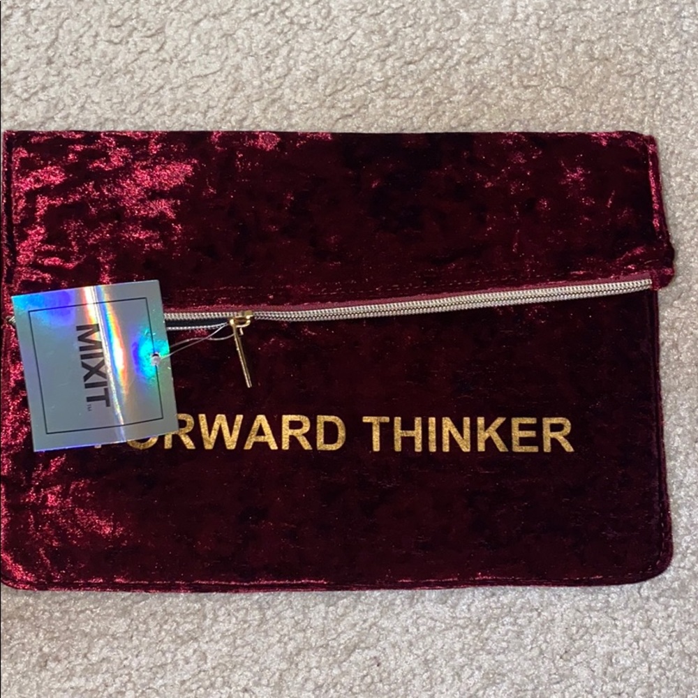 NWT clutch by Mixit